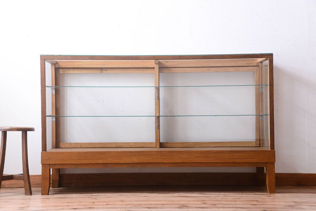 レトロ家具　昭和レトロ　脚付き!古い木製のシンプルなアンティークガラスケース(ショーケース)(1)