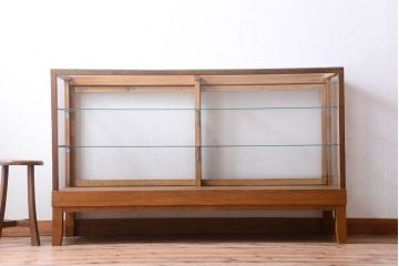 レトロ家具　昭和レトロ　脚付き!古い木製のシンプルなアンティークガラスケース(ショーケース)(1)