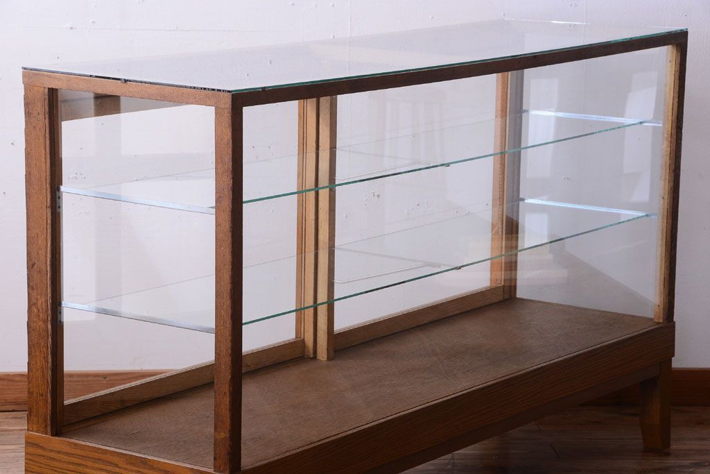 レトロ家具　昭和レトロ　脚付き!古い木製のシンプルなアンティークガラスケース(ショーケース)(1)