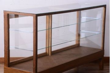 レトロ家具　昭和レトロ　脚付き!古い木製のシンプルなアンティークガラスケース(ショーケース)(1)