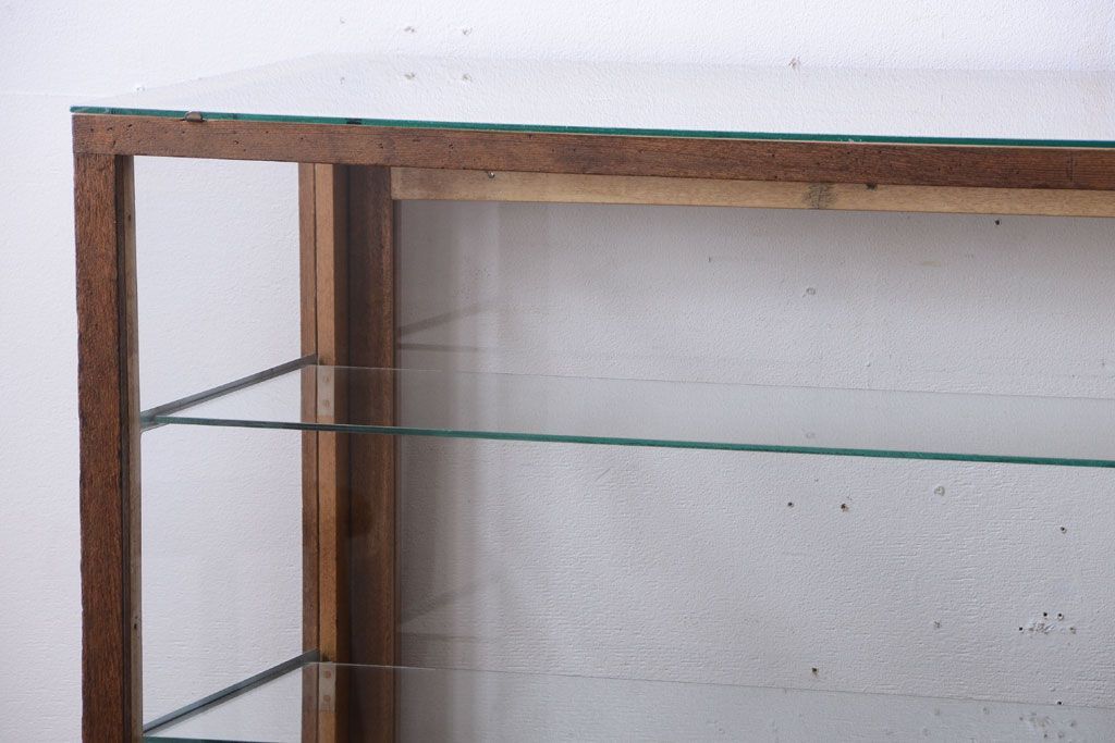 レトロ家具　昭和レトロ　脚付き!古い木製のシンプルなアンティークガラスケース(ショーケース)(1)