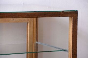 レトロ家具　昭和レトロ　脚付き!古い木製のシンプルなアンティークガラスケース(ショーケース)(1)