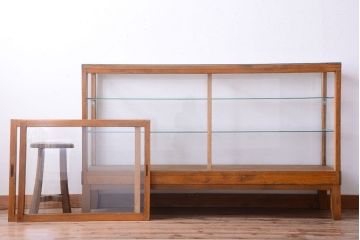 レトロ家具　昭和レトロ　脚付き!古い木製のシンプルなアンティークガラスケース(ショーケース)(1)