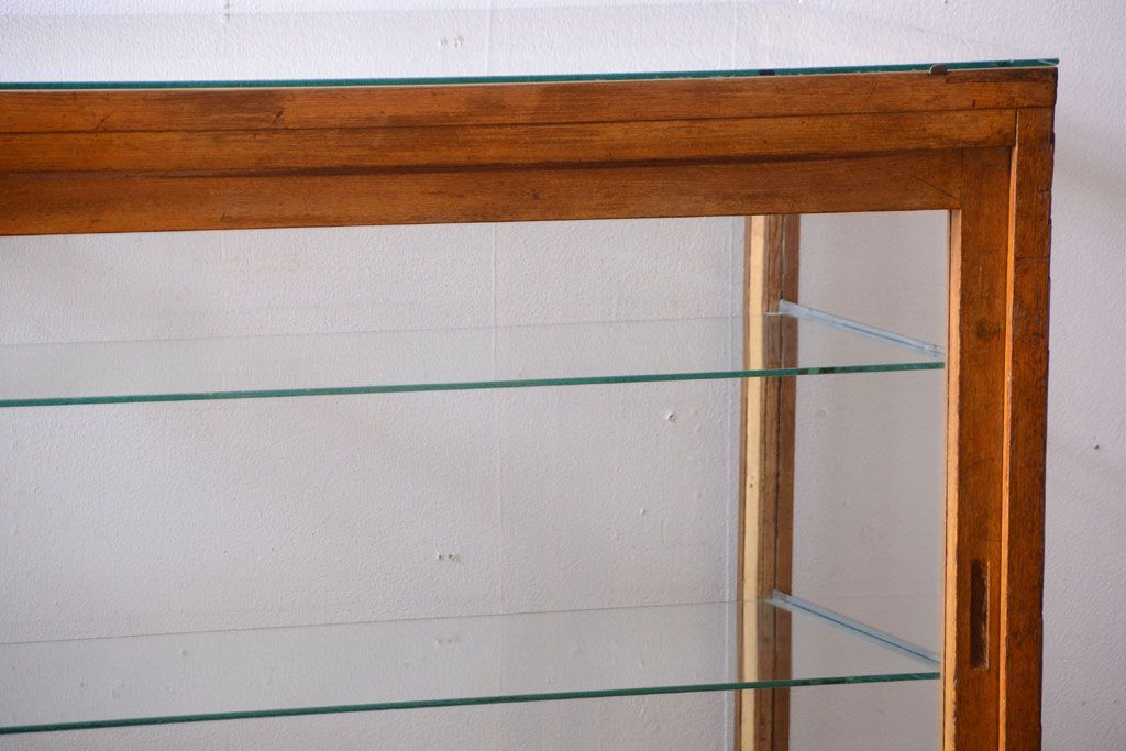 レトロ家具　昭和レトロ　脚付き!古い木製のシンプルなアンティークガラスケース(ショーケース)(1)