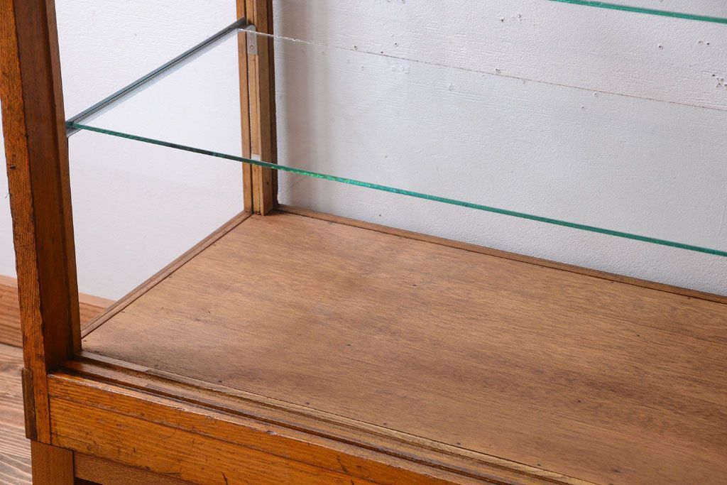 レトロ家具　昭和レトロ　脚付き!古い木製のシンプルなアンティークガラスケース(ショーケース)(1)