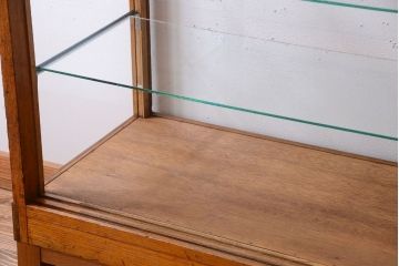 レトロ家具　昭和レトロ　脚付き!古い木製のシンプルなアンティークガラスケース(ショーケース)(1)