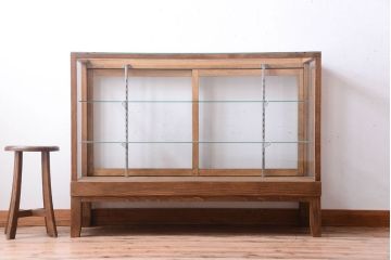 レトロ家具　昭和レトロ　脚付き!古い木製のシンプルなアンティークガラスケース(ショーケース)(2)