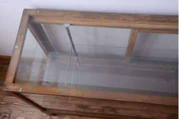 レトロ家具　昭和レトロ　脚付き!古い木製のシンプルなアンティークガラスケース(ショーケース)(2)