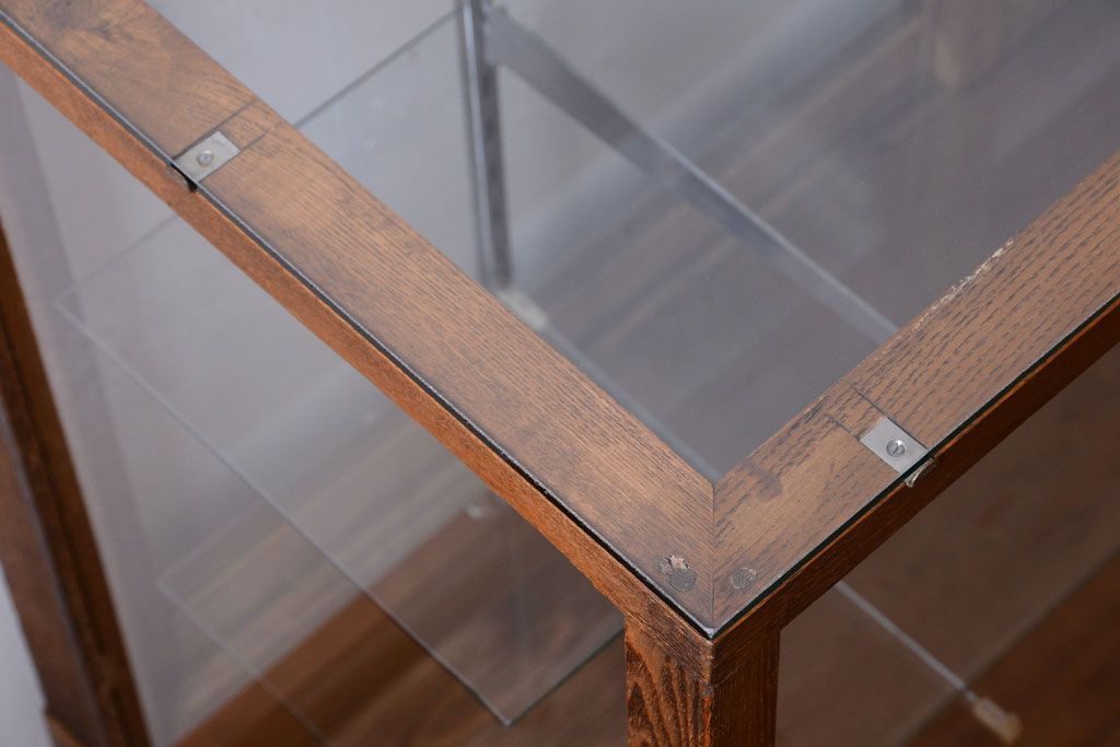 レトロ家具　昭和レトロ　脚付き!古い木製のシンプルなアンティークガラスケース(ショーケース)(2)