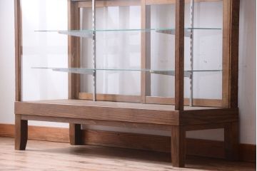 レトロ家具　昭和レトロ　脚付き!古い木製のシンプルなアンティークガラスケース(ショーケース)(2)