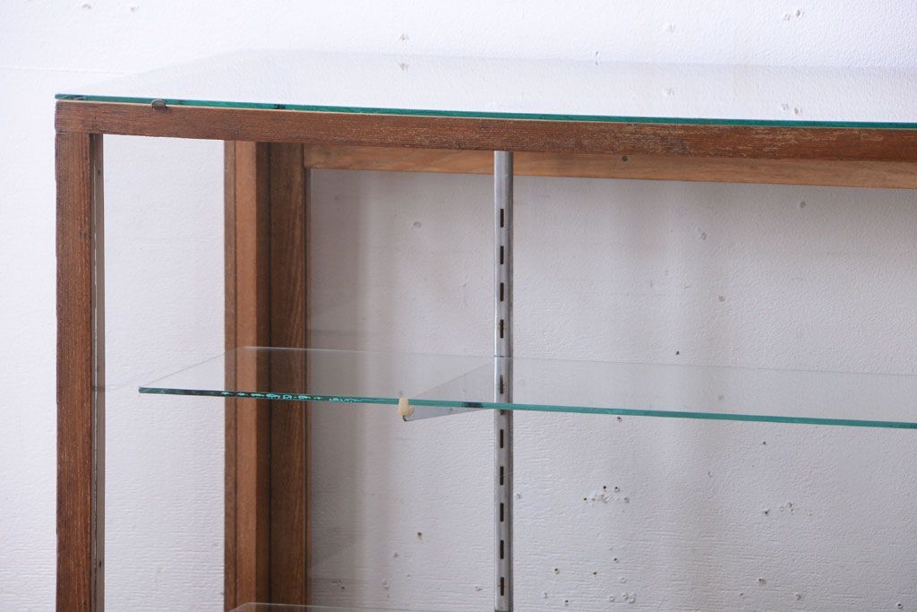 レトロ家具　昭和レトロ　脚付き!古い木製のシンプルなアンティークガラスケース(ショーケース)(2)