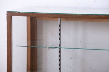 レトロ家具　昭和レトロ　脚付き!古い木製のシンプルなアンティークガラスケース(ショーケース)(2)