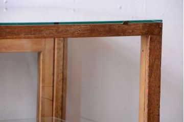 レトロ家具　昭和レトロ　脚付き!古い木製のシンプルなアンティークガラスケース(ショーケース)(2)