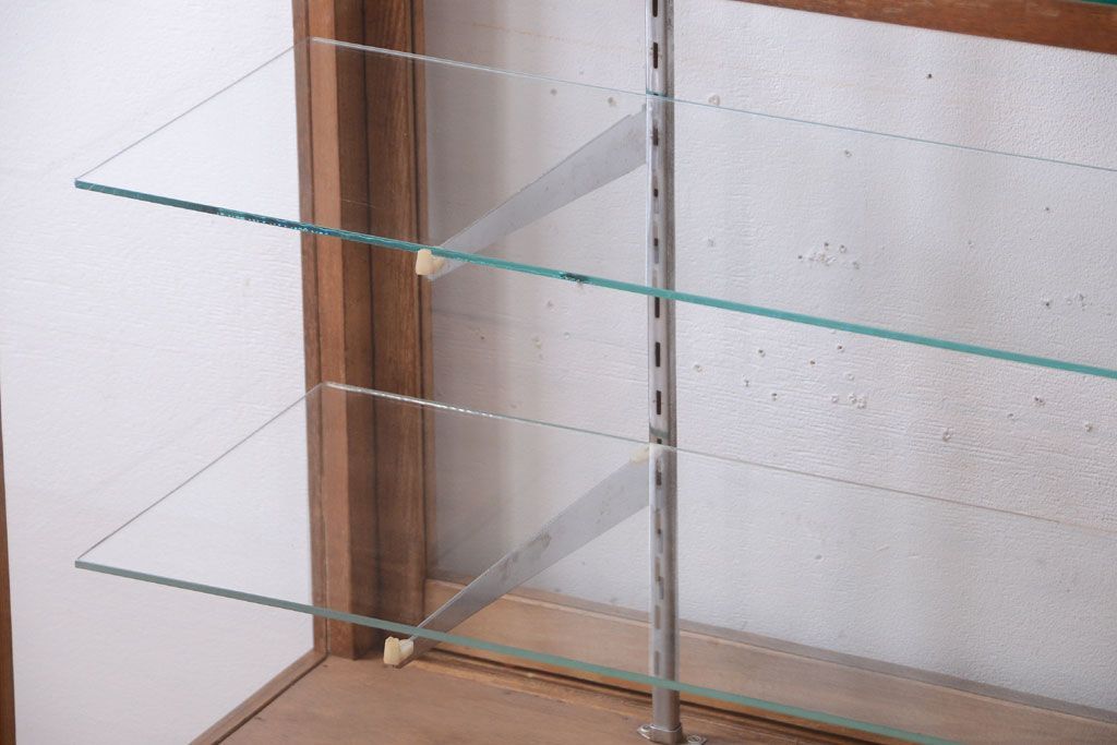 レトロ家具　昭和レトロ　脚付き!古い木製のシンプルなアンティークガラスケース(ショーケース)(2)