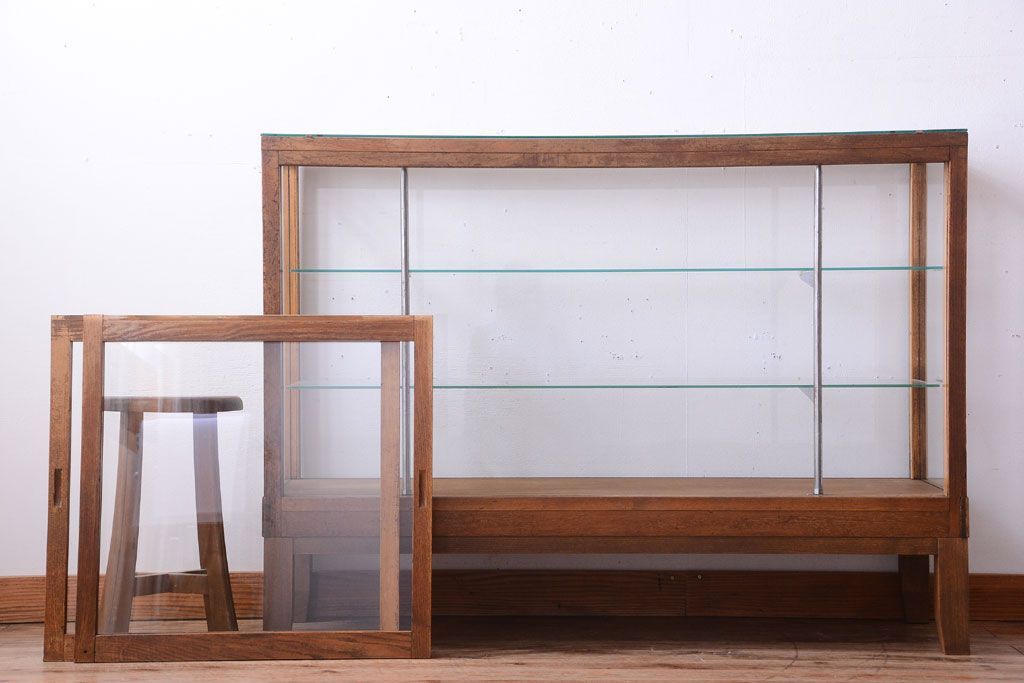 レトロ家具　昭和レトロ　脚付き!古い木製のシンプルなアンティークガラスケース(ショーケース)(2)