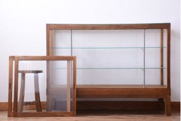 レトロ家具　昭和レトロ　脚付き!古い木製のシンプルなアンティークガラスケース(ショーケース)(2)