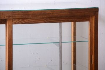 レトロ家具　昭和レトロ　脚付き!古い木製のシンプルなアンティークガラスケース(ショーケース)(2)