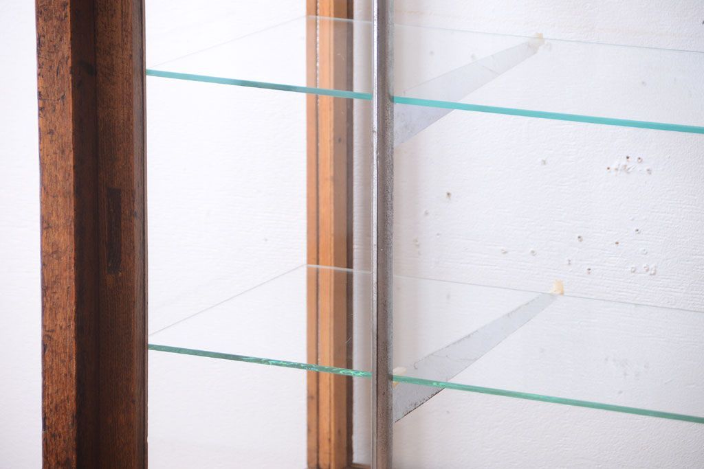 レトロ家具　昭和レトロ　脚付き!古い木製のシンプルなアンティークガラスケース(ショーケース)(2)