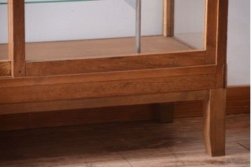 レトロ家具　昭和レトロ　脚付き!古い木製のシンプルなアンティークガラスケース(ショーケース)(2)