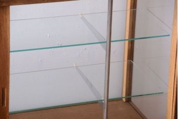 レトロ家具　昭和レトロ　脚付き!古い木製のシンプルなアンティークガラスケース(ショーケース)(2)