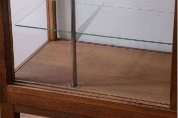 レトロ家具　昭和レトロ　脚付き!古い木製のシンプルなアンティークガラスケース(ショーケース)(2)