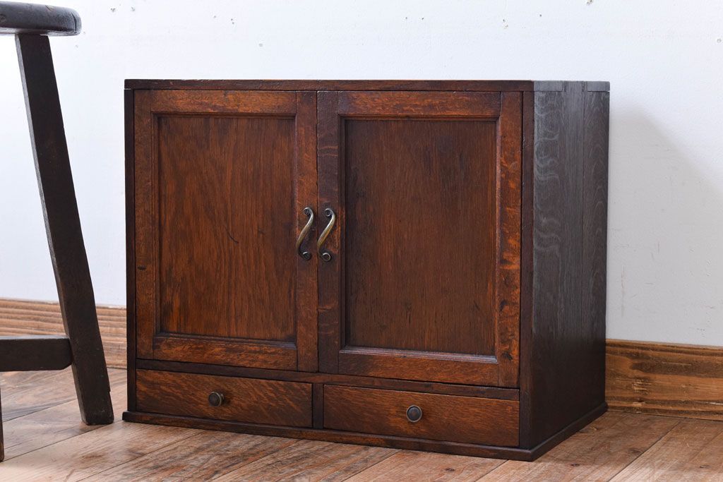 アンティーク家具　和製アンティーク　引き出し2杯付き!ナラ材製の小ぶりな収納棚