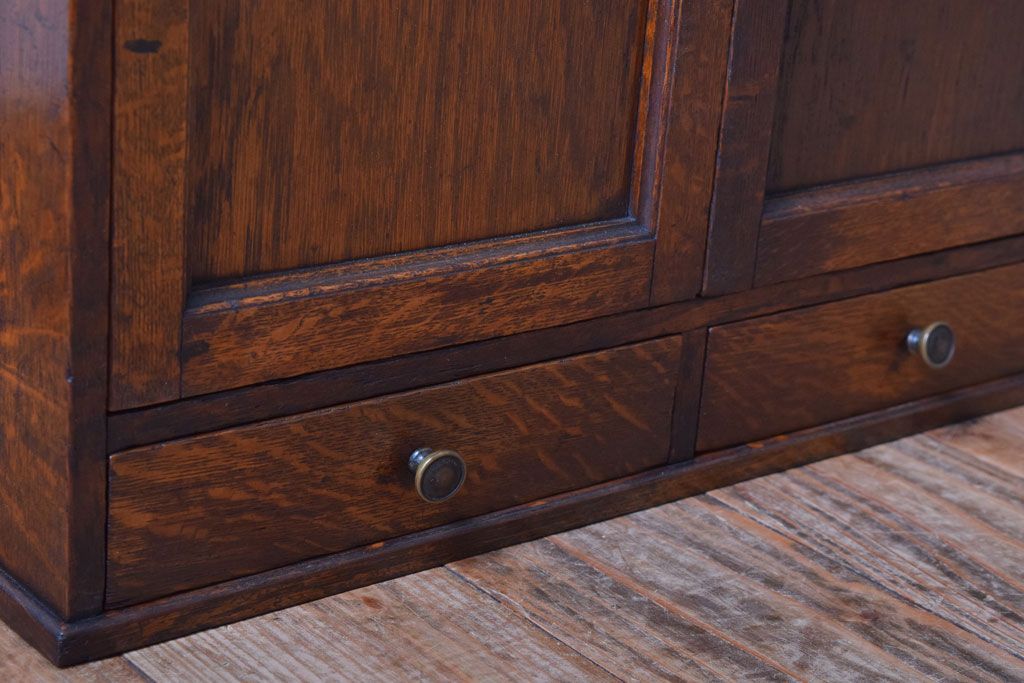 アンティーク家具　和製アンティーク　引き出し2杯付き!ナラ材製の小ぶりな収納棚