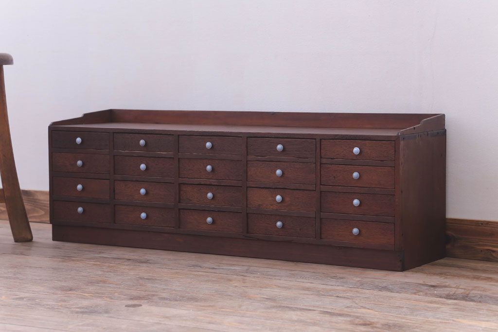 アンティーク家具　和製アンティーク　古い木の20杯小引き出し