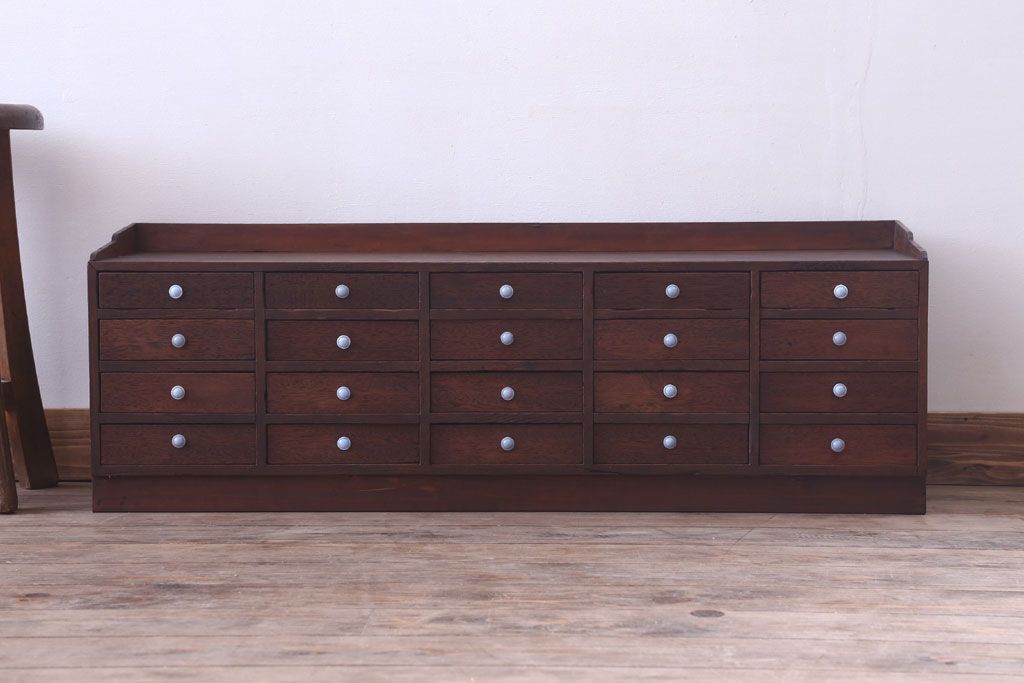 アンティーク家具　和製アンティーク　古い木の20杯小引き出し