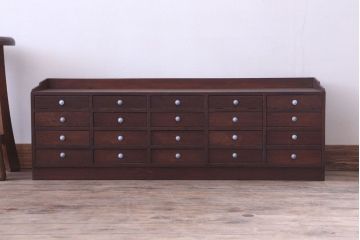 アンティーク家具　和製アンティーク　古い木の20杯小引き出し