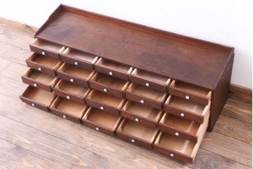 アンティーク家具　和製アンティーク　古い木の20杯小引き出し