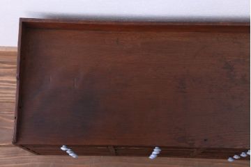 アンティーク家具　和製アンティーク　古い木の20杯小引き出し