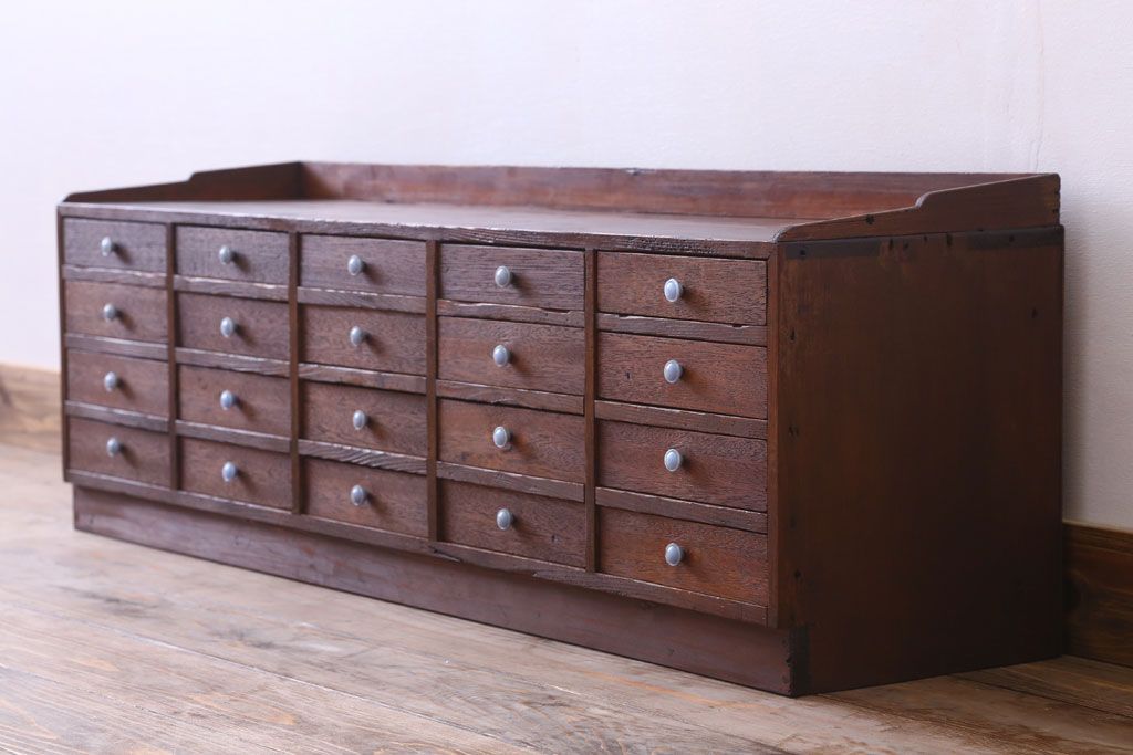 アンティーク家具　和製アンティーク　古い木の20杯小引き出し