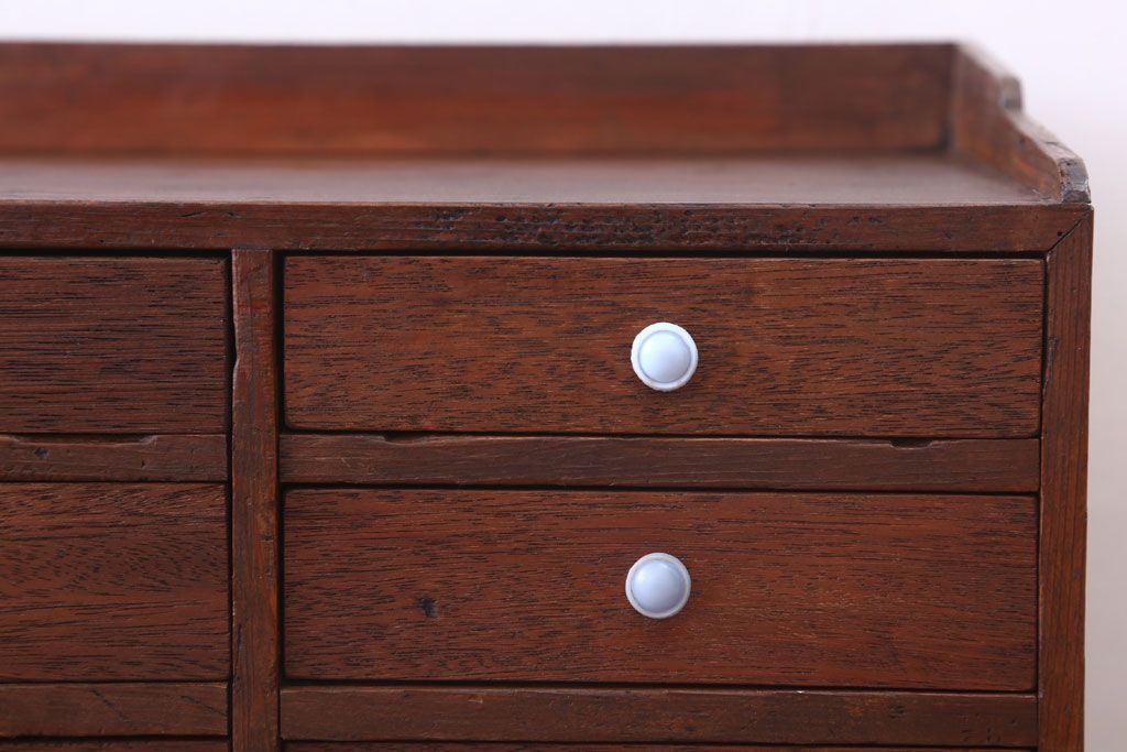 アンティーク家具　和製アンティーク　古い木の20杯小引き出し