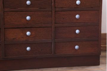 アンティーク家具　和製アンティーク　古い木の20杯小引き出し