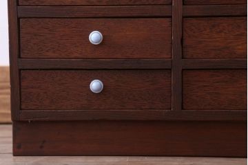 アンティーク家具　和製アンティーク　古い木の20杯小引き出し