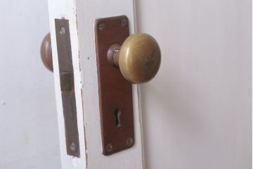 アンティークペイント　ダイヤガラス入り!大きな古いドア