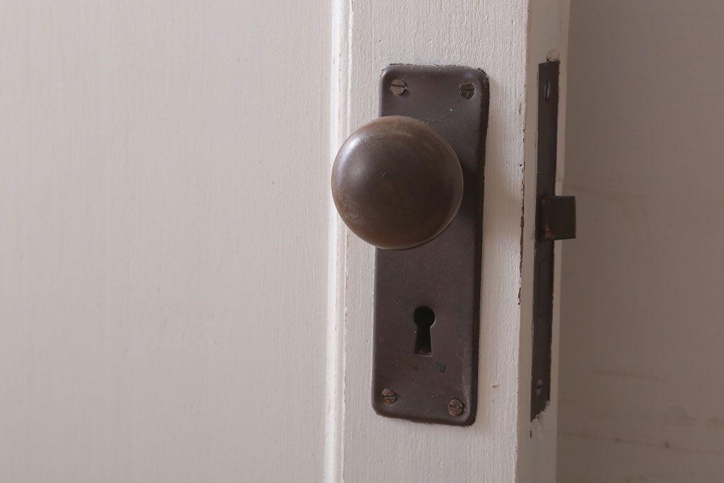 アンティークペイント　ダイヤガラス入り!大きな古いドア