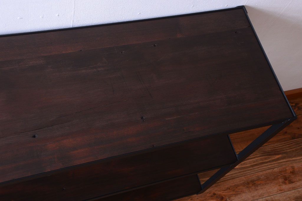 ラフジュ工房オリジナル　脚付きのシンプルな背の低いアイアンラック(大)