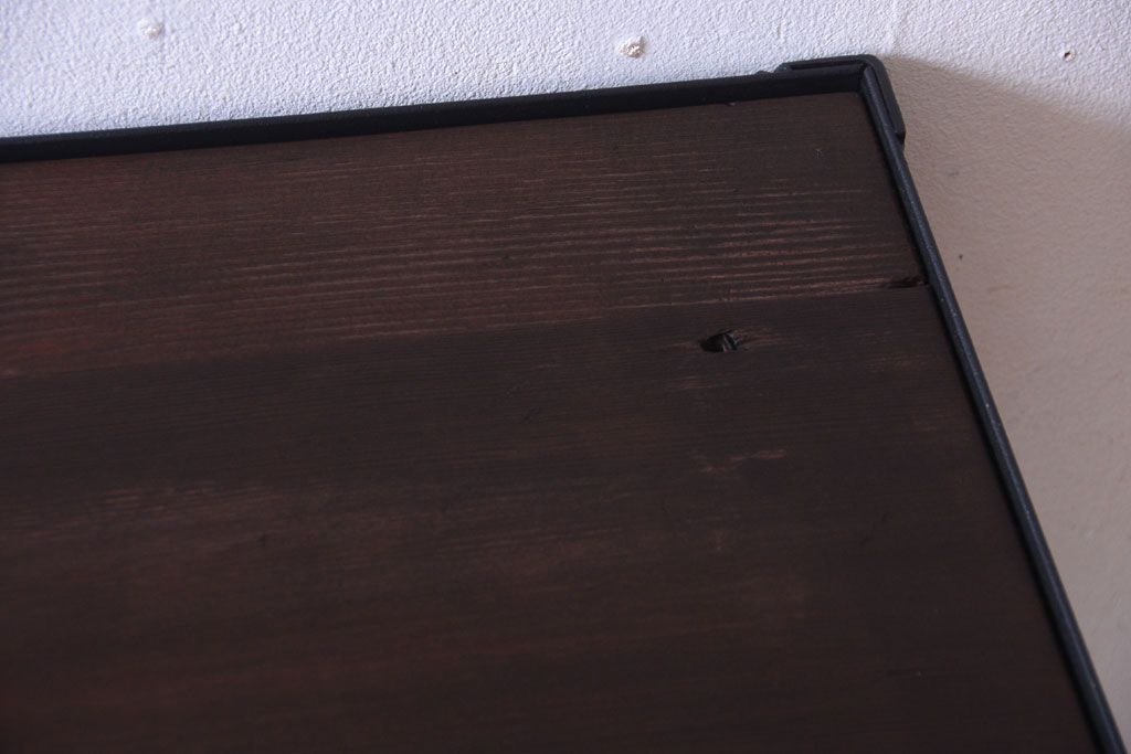 ラフジュ工房オリジナル　脚付きのシンプルな背の低いアイアンラック(大)