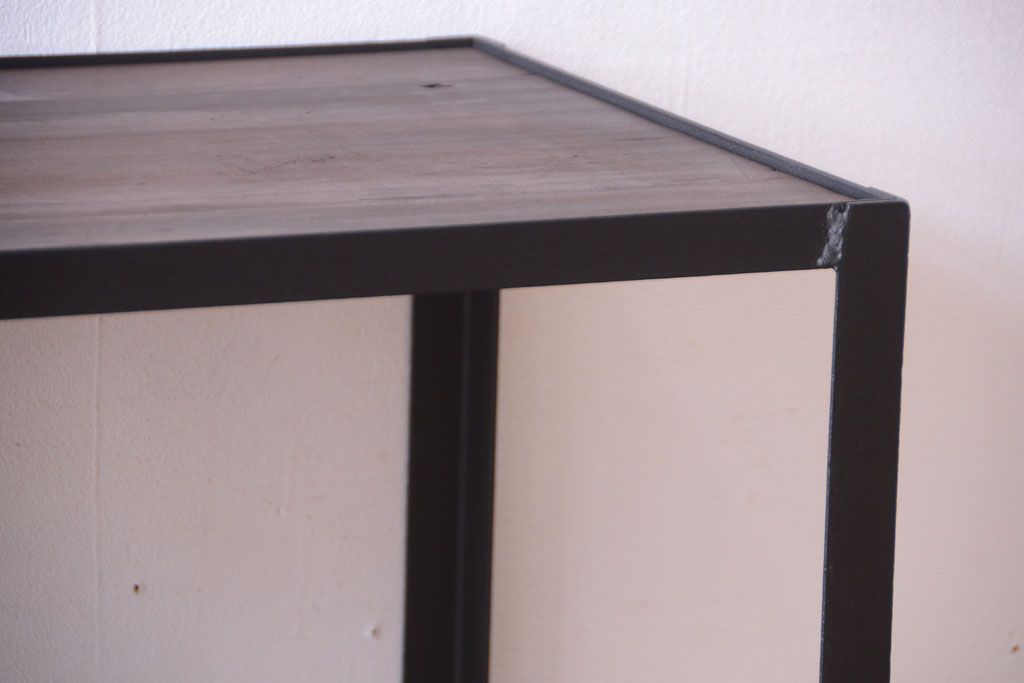 ラフジュ工房オリジナル　脚付きのシンプルな背の低いアイアンラック(大)