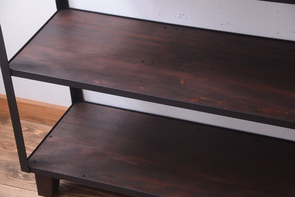 ラフジュ工房オリジナル　脚付きのシンプルな背の低いアイアンラック(大)