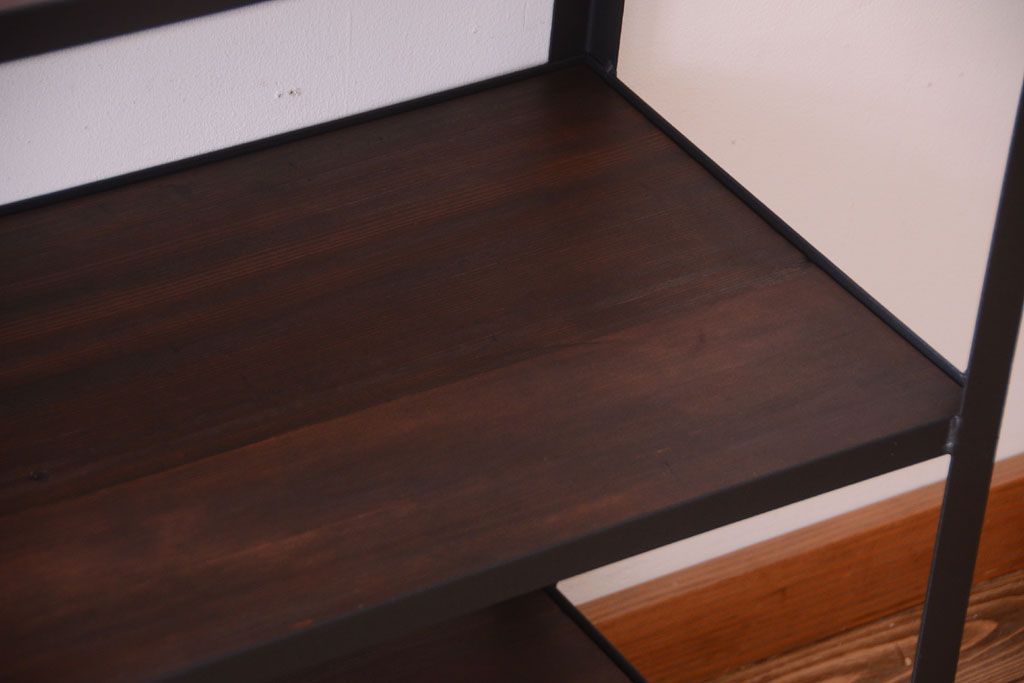 ラフジュ工房オリジナル　脚付きのシンプルな背の低いアイアンラック(大)