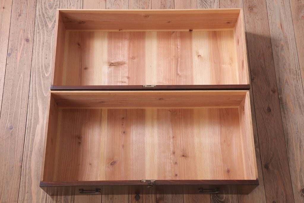 レトロ家具　昭和レトロ　シンプルな二段重ね衣装箪笥(チェスト)