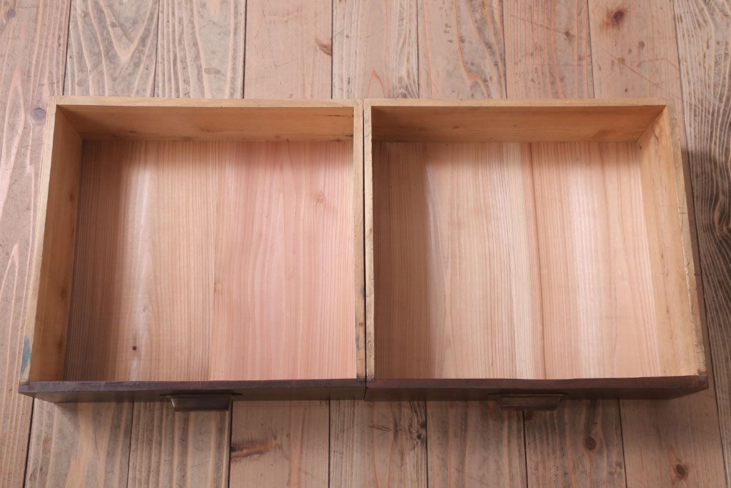 アンティーク家具　和製アンティーク　モールガラス引き戸の脚付きサイドボード(収納棚)(2)