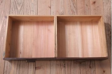 アンティーク家具　和製アンティーク　モールガラス引き戸の脚付きサイドボード(収納棚)(2)