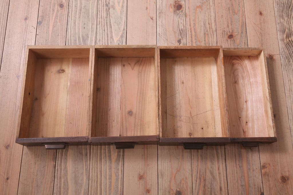 アンティーク家具　和製アンティーク　モールガラス引き戸の脚付きサイドボード(収納棚)(2)