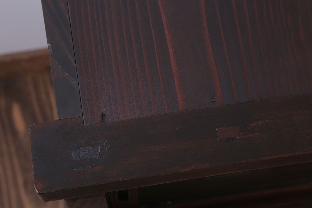 アンティーク家具　和製アンティーク　モールガラス引き戸の脚付きサイドボード(収納棚)(2)