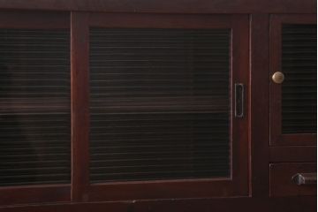 アンティーク家具　和製アンティーク　モールガラス引き戸の脚付きサイドボード(収納棚)(2)