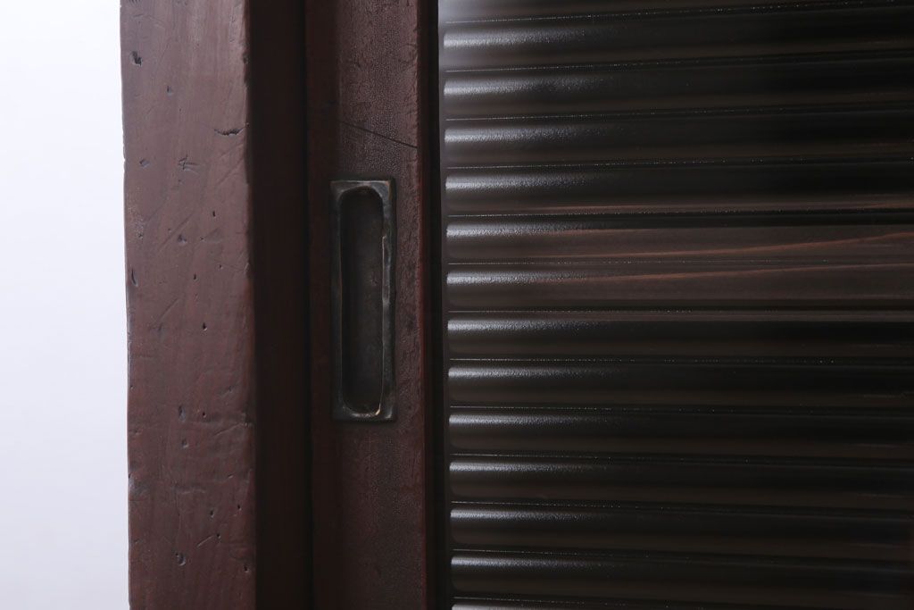 アンティーク家具　和製アンティーク　モールガラス引き戸の脚付きサイドボード(収納棚)(2)